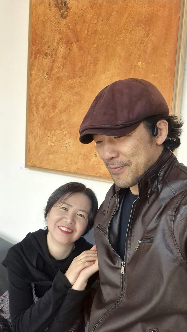 함께 미소 짓는 장대은 목사 부부